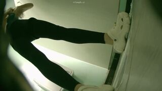 PEEPING AT CHINESE GIRLS USING THE RESTROOM.ZZA_162, ScatKings.com Scat Porn 15 ScatKings.com Scat Porn